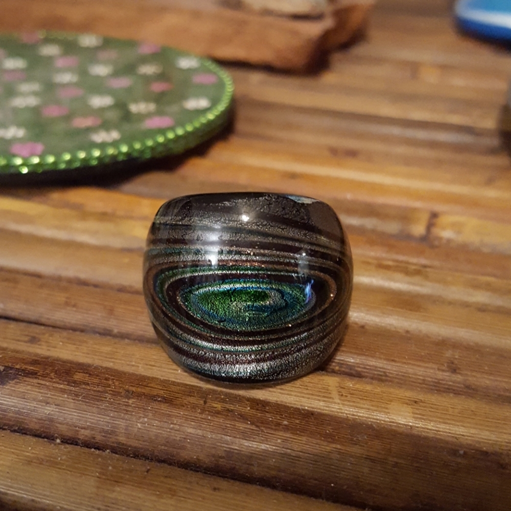 NWOT Glass ring size 7 swirl design